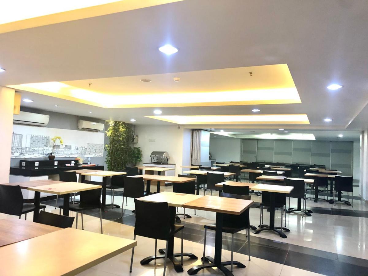 Amaris Hotel Thamrin City Giacarta Esterno foto