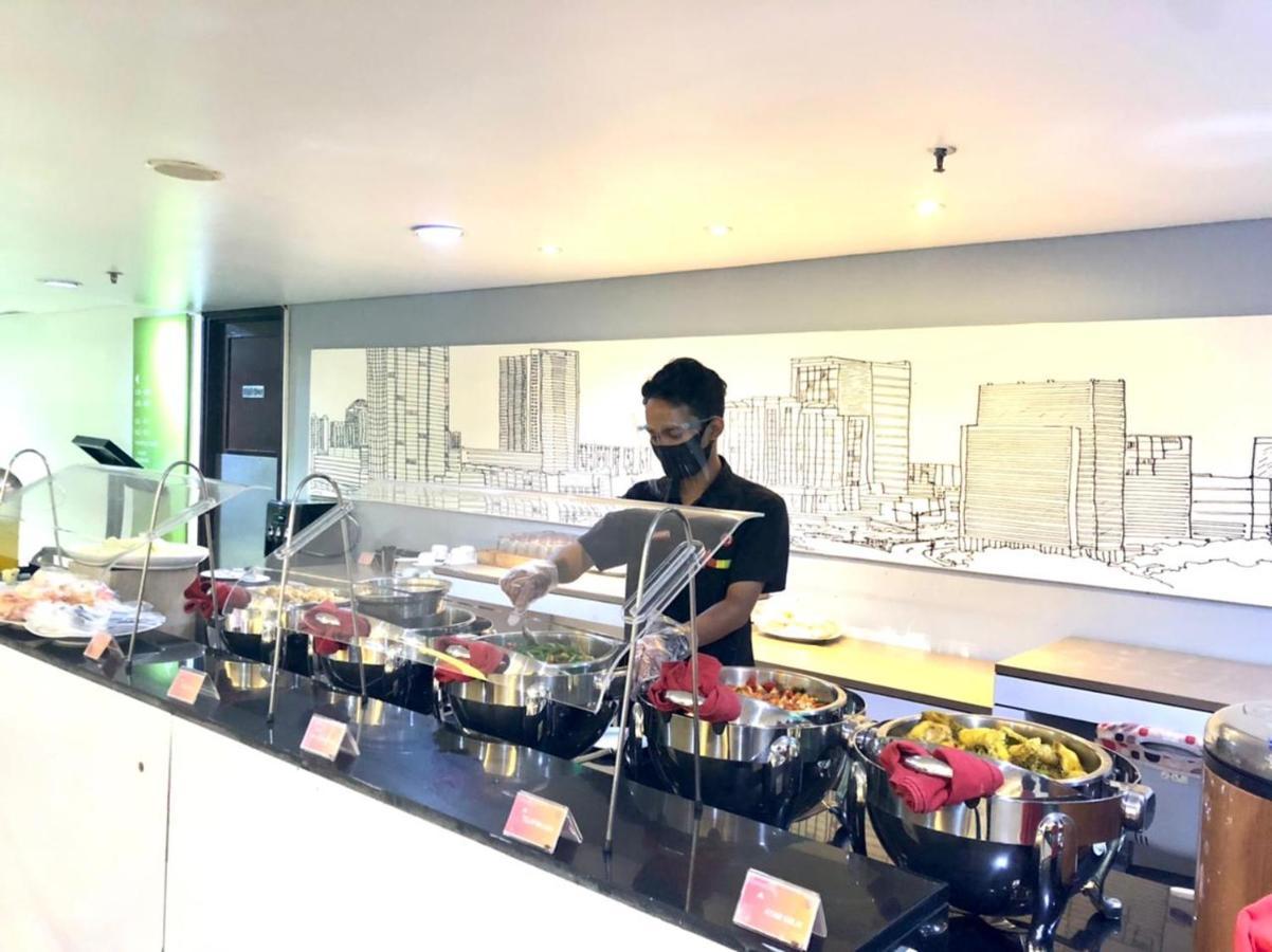 Amaris Hotel Thamrin City Giacarta Esterno foto