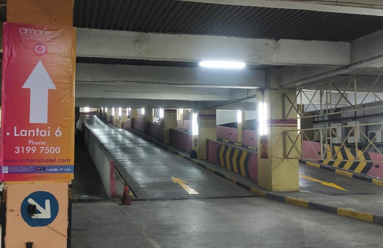 Amaris Hotel Thamrin City Giacarta Esterno foto