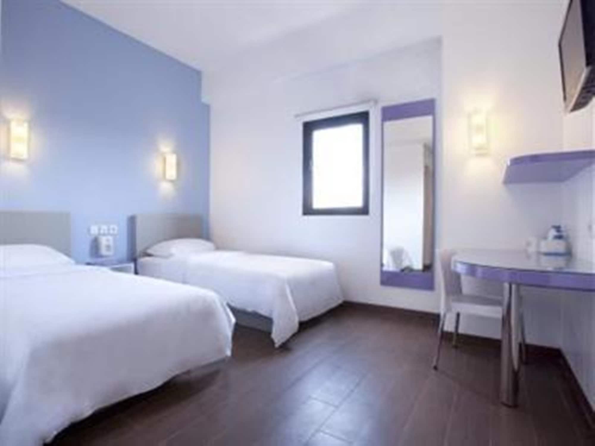 Amaris Hotel Thamrin City Giacarta Esterno foto