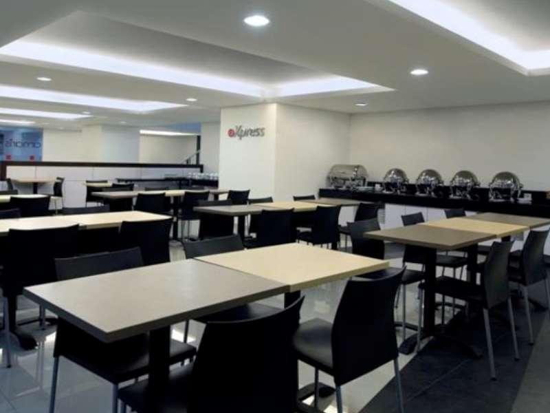 Amaris Hotel Thamrin City Giacarta Esterno foto