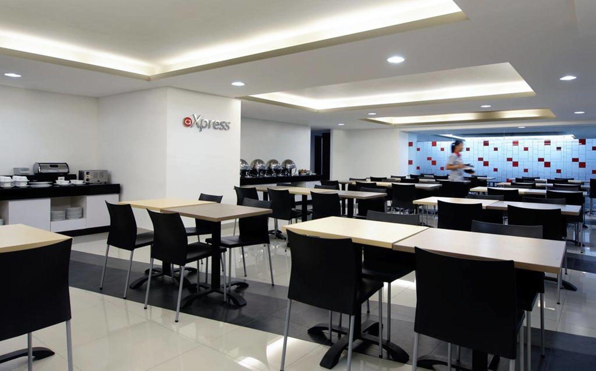 Amaris Hotel Thamrin City Giacarta Esterno foto